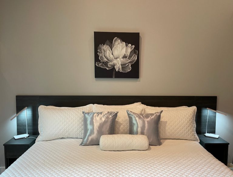 Cozy pillows & throws