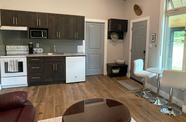 Fully equipped kitchenette